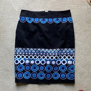 Ann Taylor pencil skirt, black with white and blue circle pattern size 4